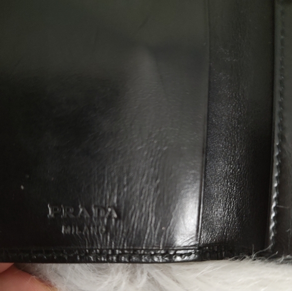 Prada leather keyholder compact VGUC - Picture 3 of 14